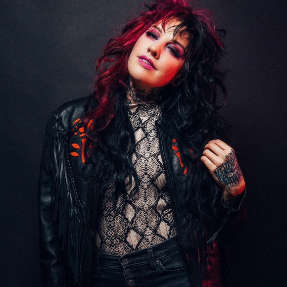 Meet your Posher, Becca - Picture 1 of 4